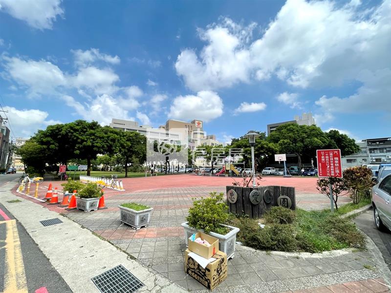 【新世紀】金陵路忠愛公園透天房屋室內格局與周邊環境