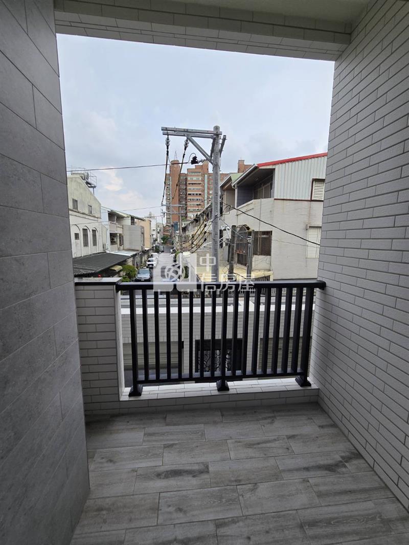 永康勝利全新溫馨車庫別墅A2房屋室內格局與周邊環境