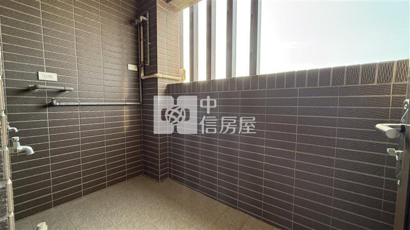大園客運園區稀有次頂樓兩房車房屋室內格局與周邊環境