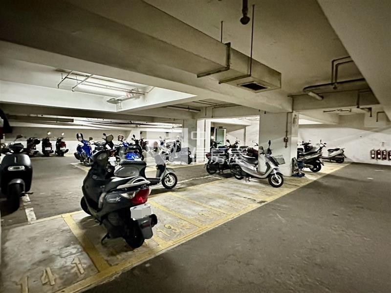 忍痛賠售~文山國小大三房休旅車位美廈房屋室內格局與周邊環境