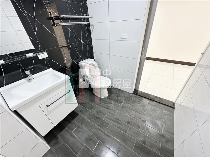 【豐禾】近忠貞市場整新美透天房屋室內格局與周邊環境