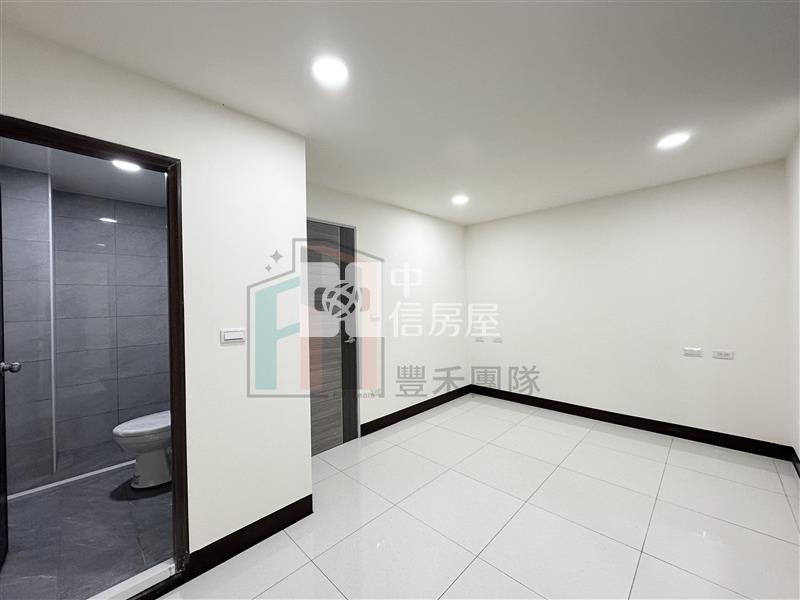 【豐禾】近忠貞市場整新美透天房屋室內格局與周邊環境