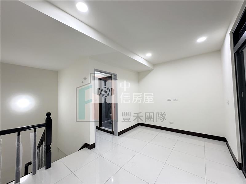 【豐禾】近忠貞市場整新美透天房屋室內格局與周邊環境