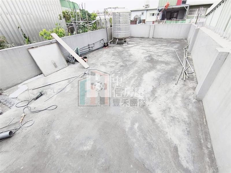 【豐禾】近忠貞市場整新美透天房屋室內格局與周邊環境