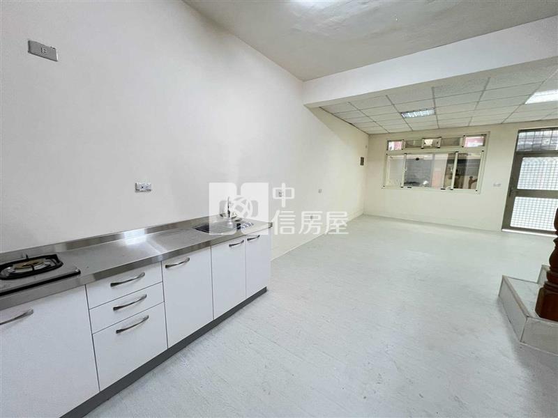 華隆街整新透天房屋室內格局與周邊環境