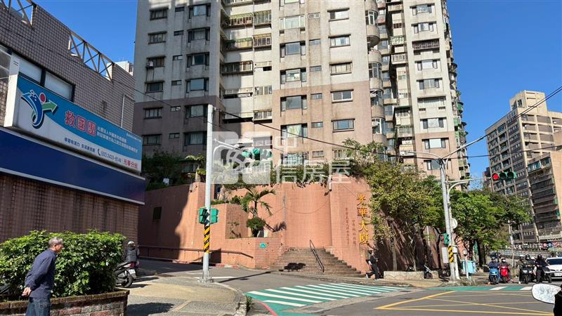 光華國宅採光面綠意三房房屋室內格局與周邊環境