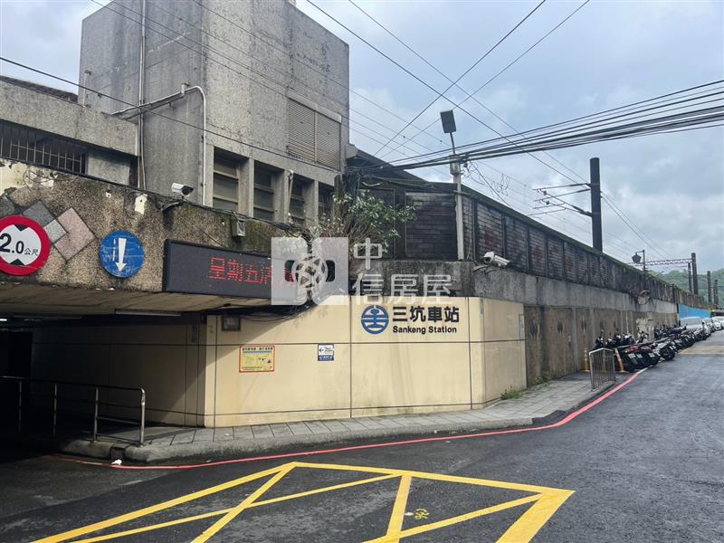 ◆三坑火車站旁停車倉庫房屋室內格局與周邊環境