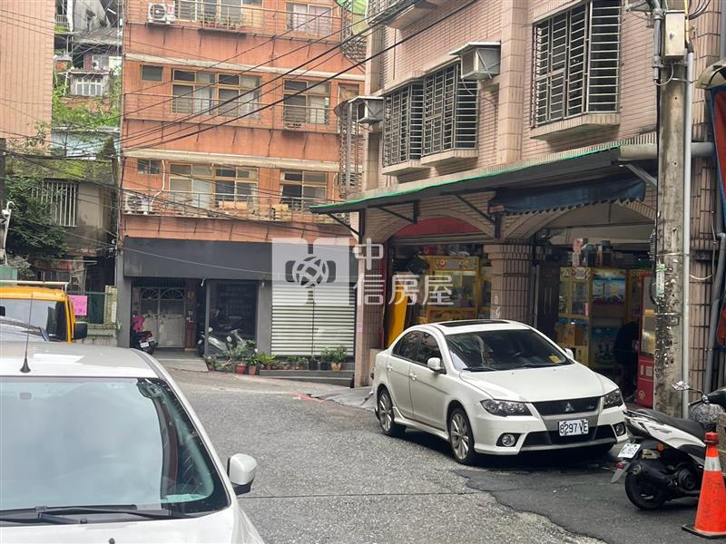 ◆三坑火車站旁停車倉庫房屋室內格局與周邊環境
