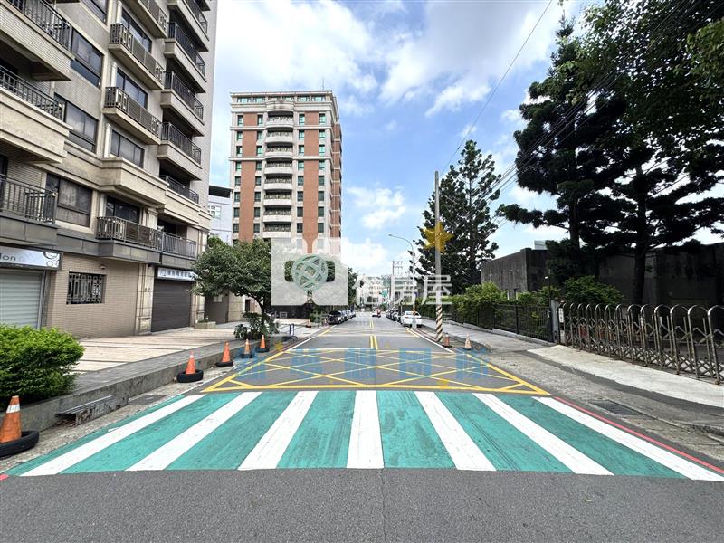 【新夢想】學悅校園三角窗店面房屋室內格局與周邊環境