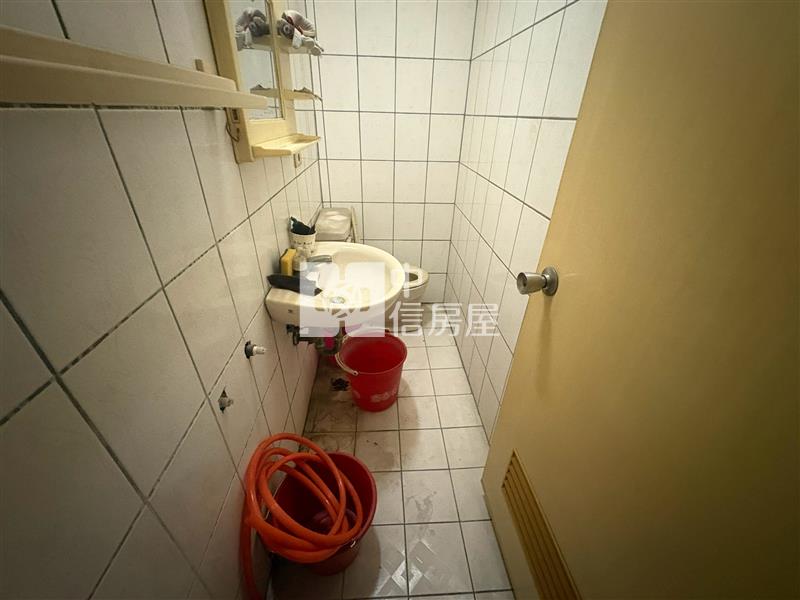 文心南路4房透天房屋室內格局與周邊環境
