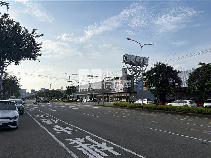文心南路4房透天房屋室內格局與周邊環境