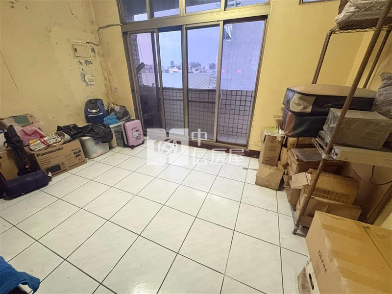 文心南路4房透天房屋室內格局與周邊環境