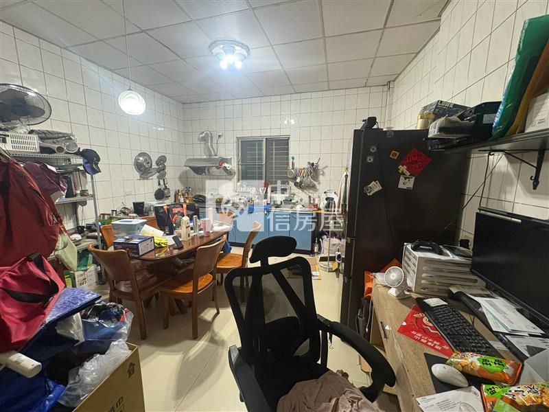 文心南路4房透天房屋室內格局與周邊環境