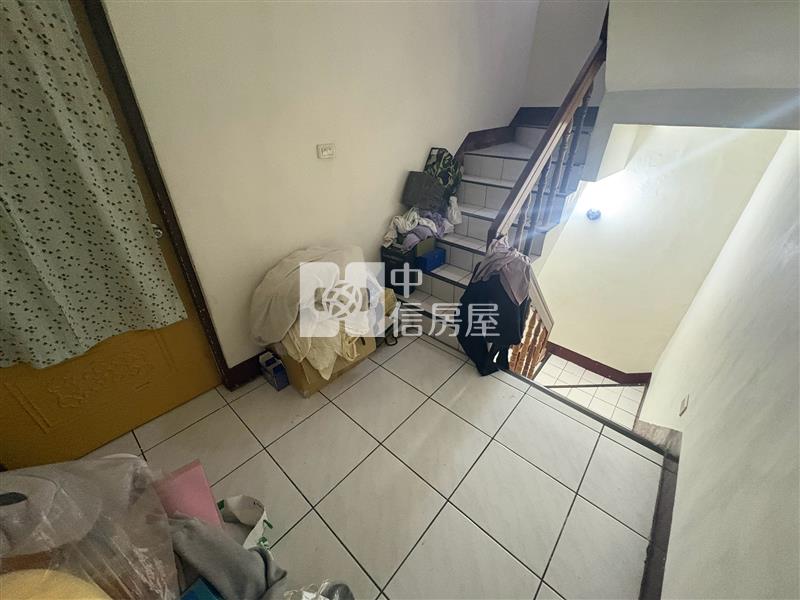 文心南路4房透天房屋室內格局與周邊環境