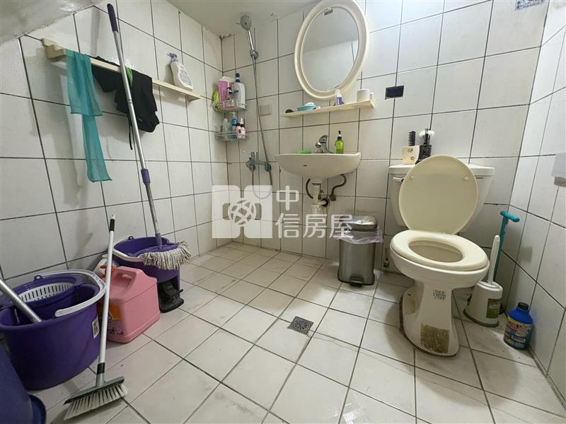 文心南路4房透天房屋室內格局與周邊環境