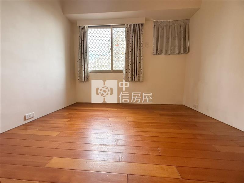 愛的世界漂亮裝潢三房車位(專任)房屋室內格局與周邊環境
