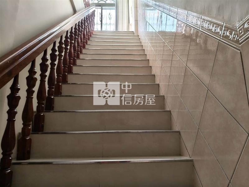 永靖市區大車庫別墅房屋室內格局與周邊環境