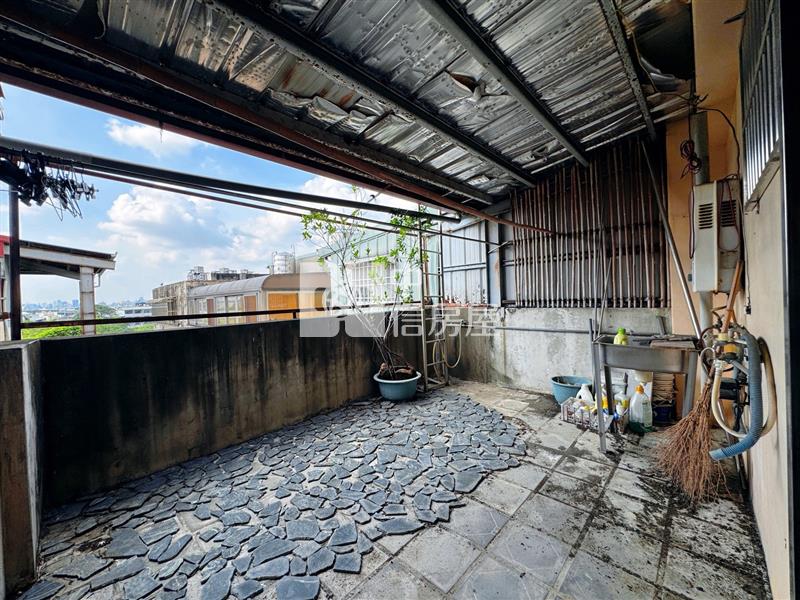 大里軟體園區稀有商業臨路透店房屋室內格局與周邊環境