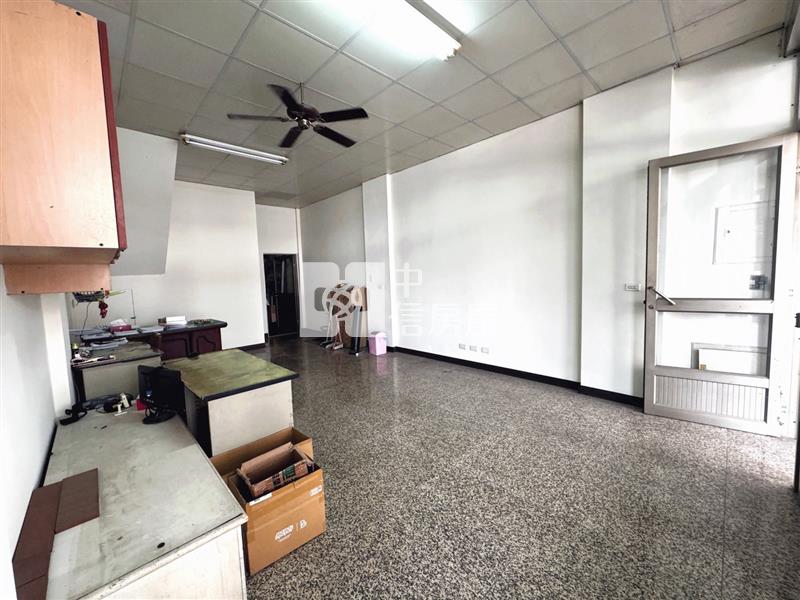 大里軟體園區稀有商業臨路透店房屋室內格局與周邊環境