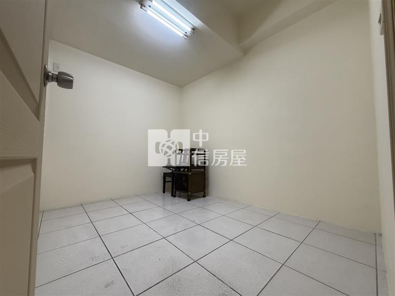 中山醫G13捷運低公設電梯三房美屋房屋室內格局與周邊環境