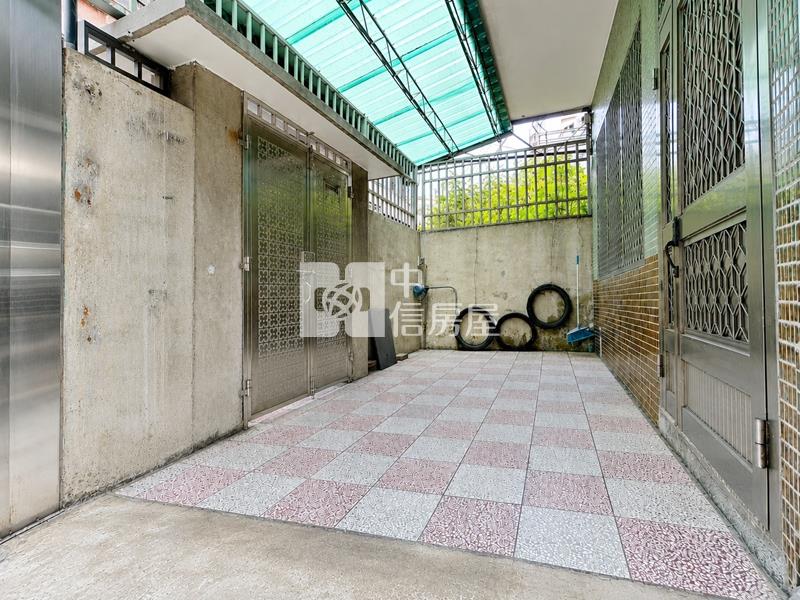 巨城雙面臨路車庫透天房屋室內格局與周邊環境