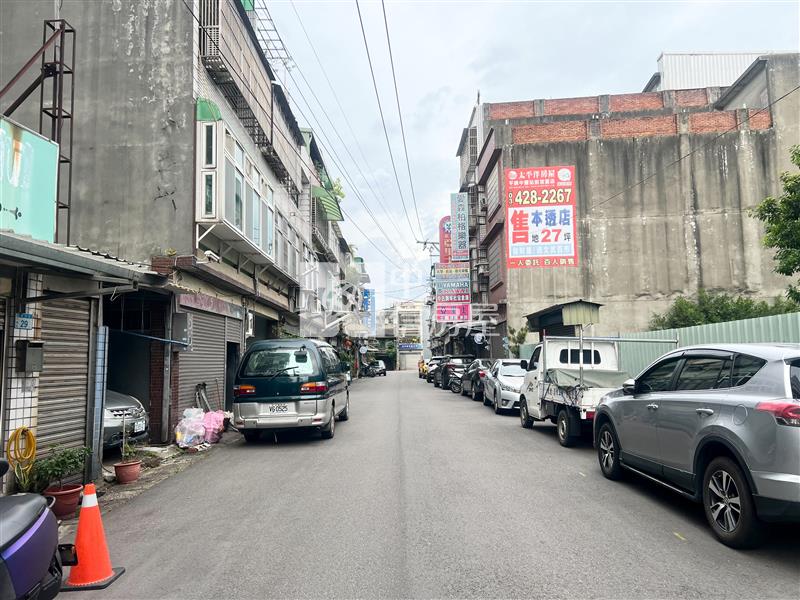 專-新勢國小低公設三面採光電梯三房房屋室內格局與周邊環境