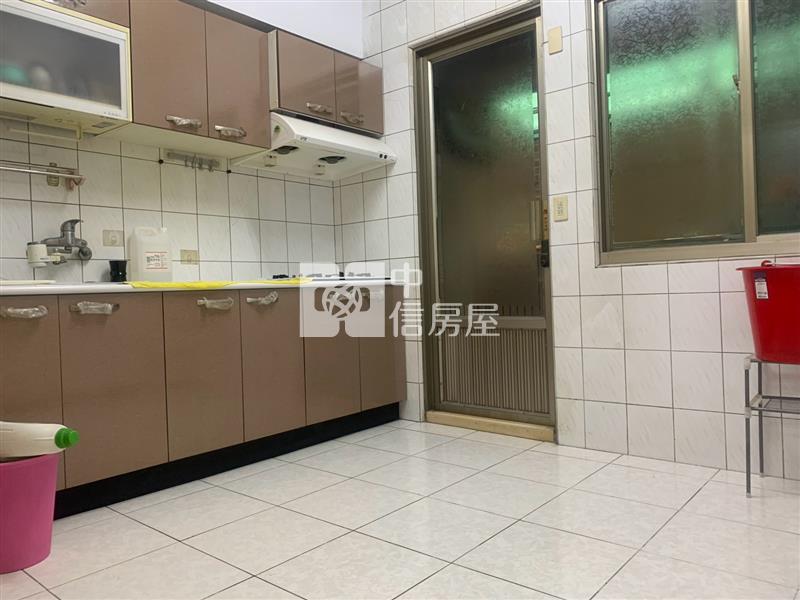 永康近龍潭國小三房加車位一樓電寓房屋室內格局與周邊環境
