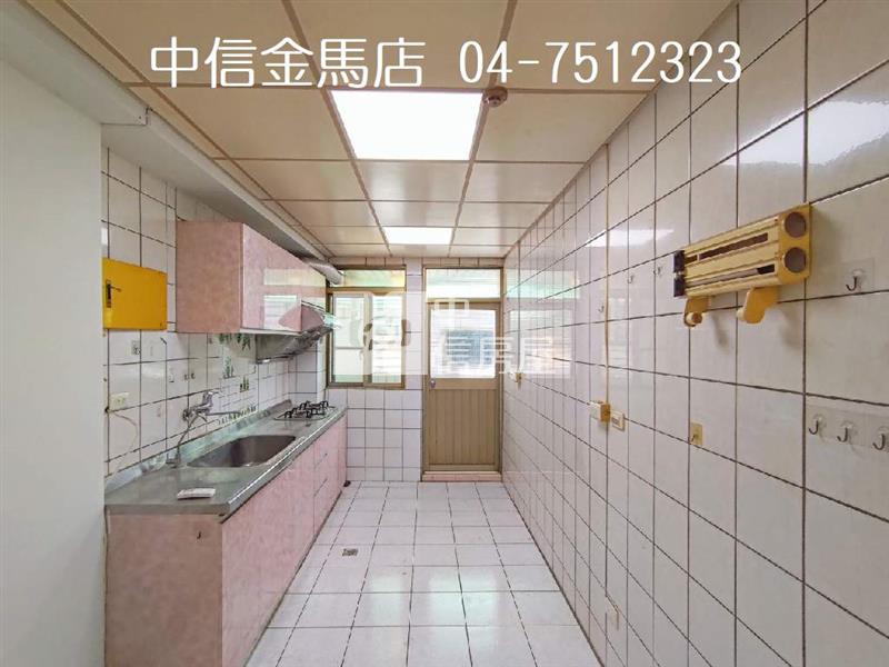富豪世家平面車位房屋室內格局與周邊環境
