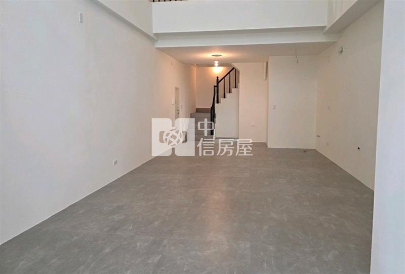 專任-過嶺重劃區全新交屋一樓挑高店面+車位房屋室內格局與周邊環境