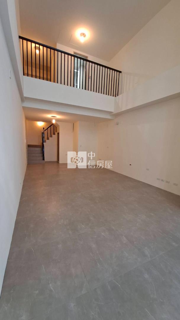 專任-過嶺重劃區全新交屋一樓挑高店面+車位房屋室內格局與周邊環境