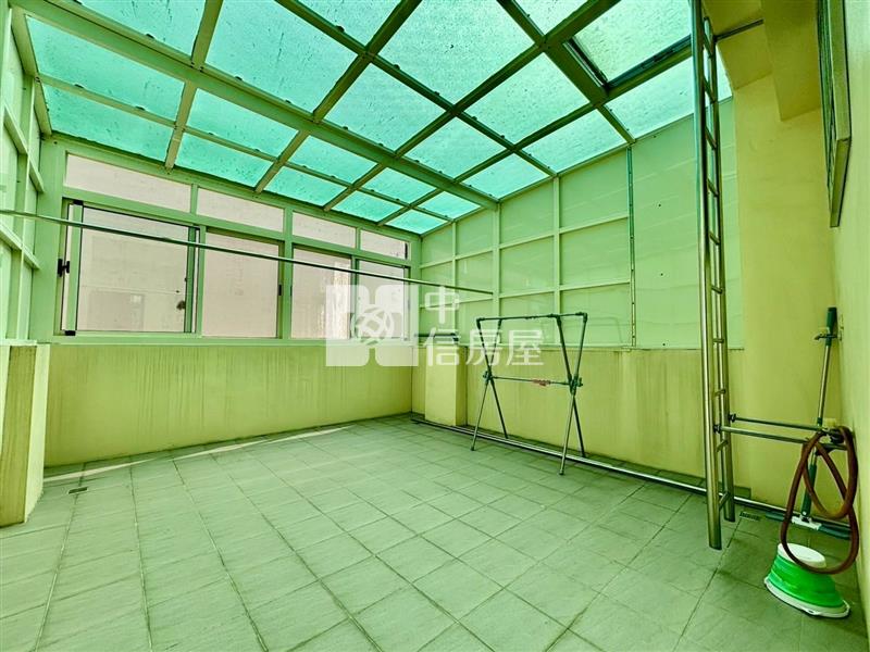 樹孝商圈臨路四房透店門前停車房屋室內格局與周邊環境