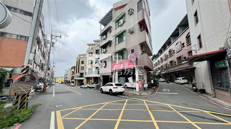 南投文化南路店住角透天房屋室內格局與周邊環境