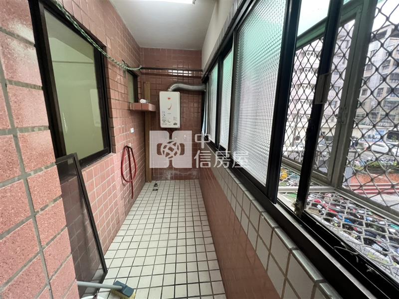 一中商圈文風鼎盛三房平車房屋室內格局與周邊環境