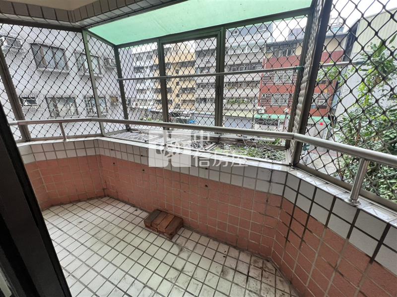 一中商圈文風鼎盛三房平車房屋室內格局與周邊環境