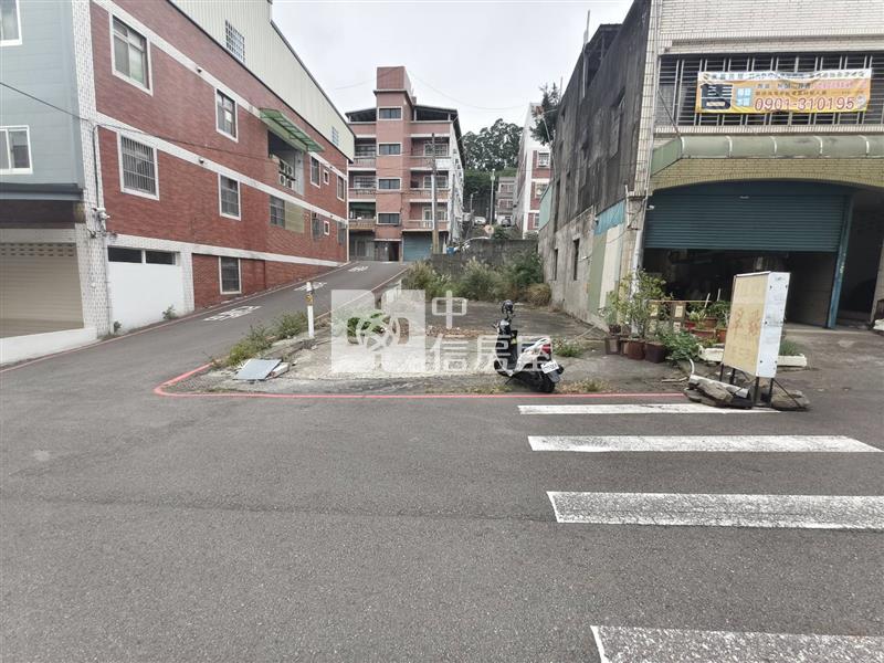 頭份市親民段雙面臨路低總價建地房屋室內格局與周邊環境