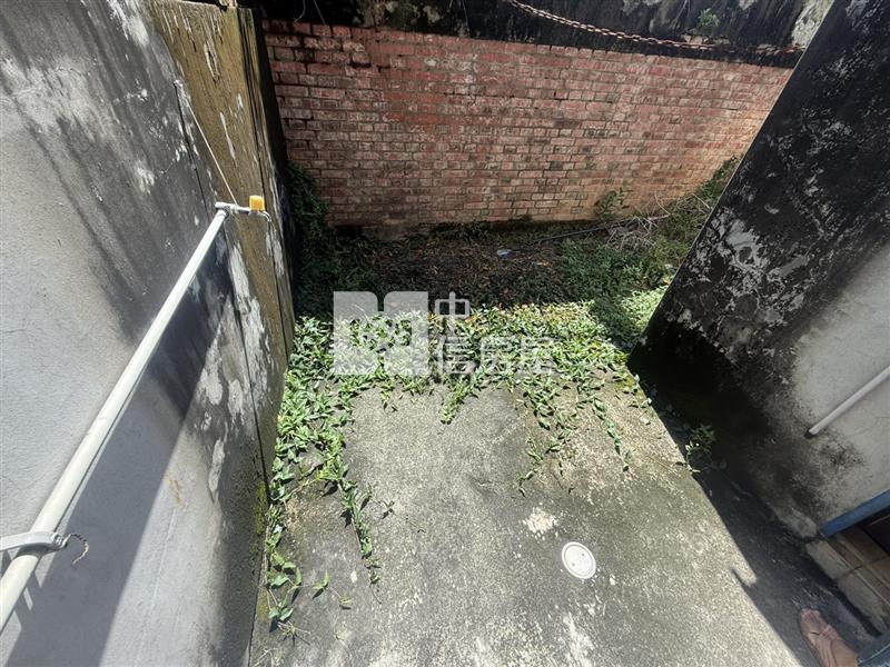 中興商圈大地坪前院停車透天房屋室內格局與周邊環境