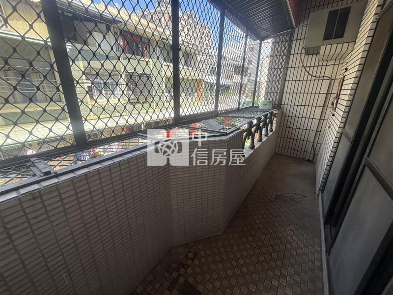中興商圈大地坪前院停車透天房屋室內格局與周邊環境
