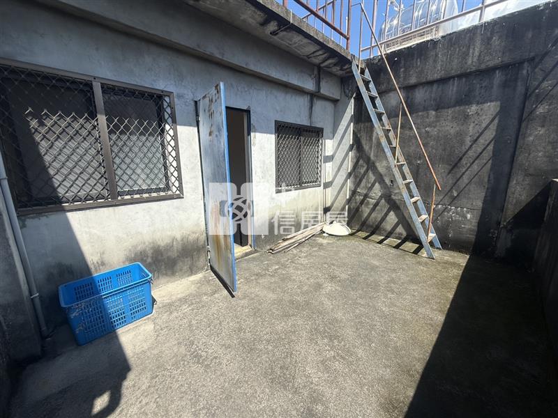 中興商圈大地坪前院停車透天房屋室內格局與周邊環境