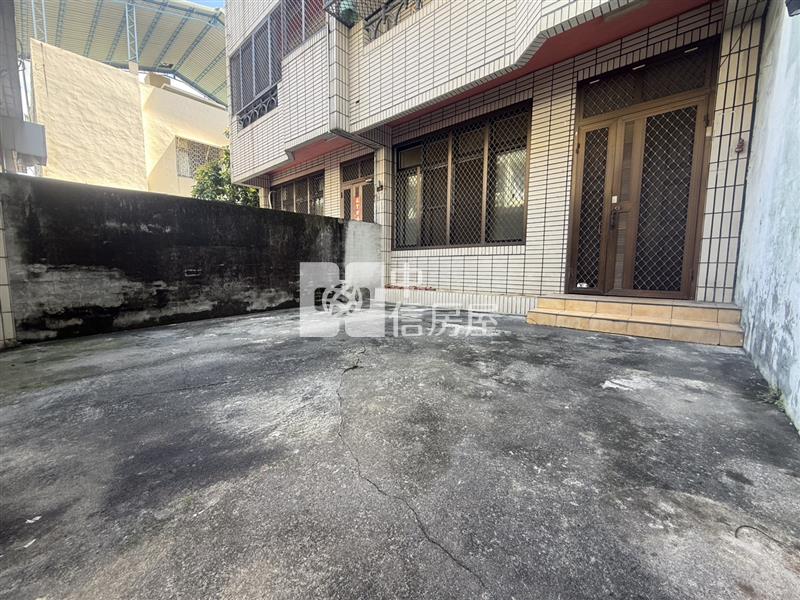 中興商圈大地坪前院停車透天房屋室內格局與周邊環境