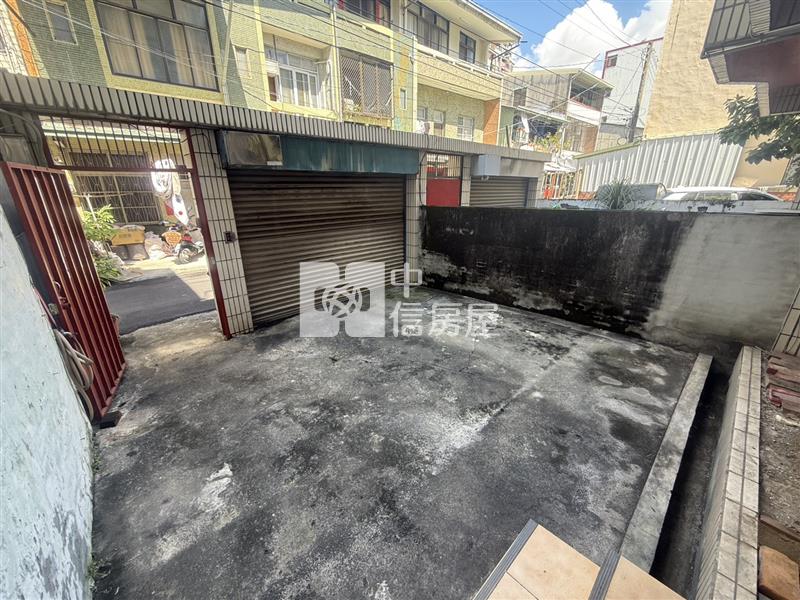 中興商圈大地坪前院停車透天房屋室內格局與周邊環境