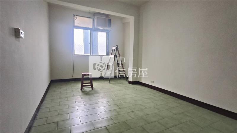 中壢區健身公寓三房(鐵皮加蓋)房屋室內格局與周邊環境