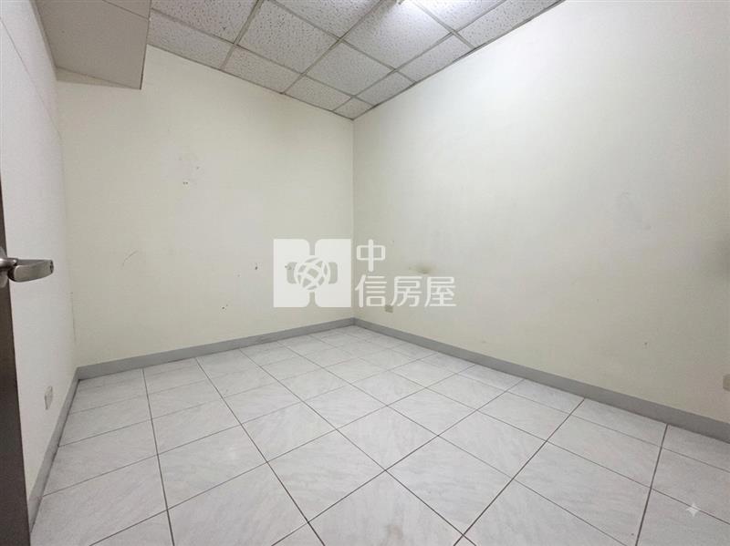 新平國小臨路透天房屋室內格局與周邊環境