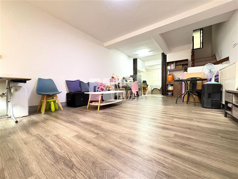 新平國小臨路透天房屋室內格局與周邊環境
