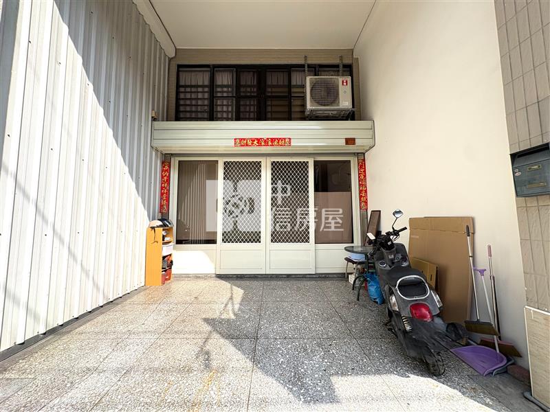 新平國小臨路透天房屋室內格局與周邊環境