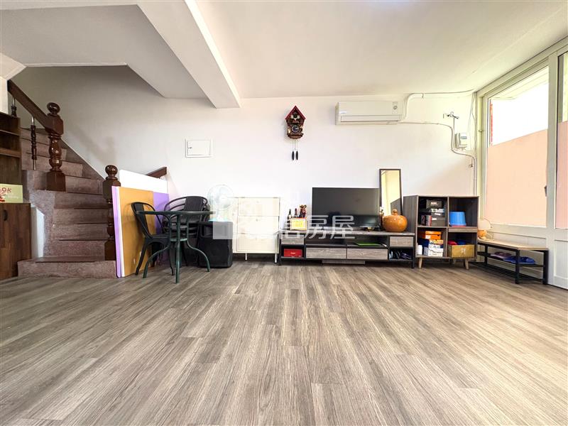 新平國小臨路透天房屋室內格局與周邊環境
