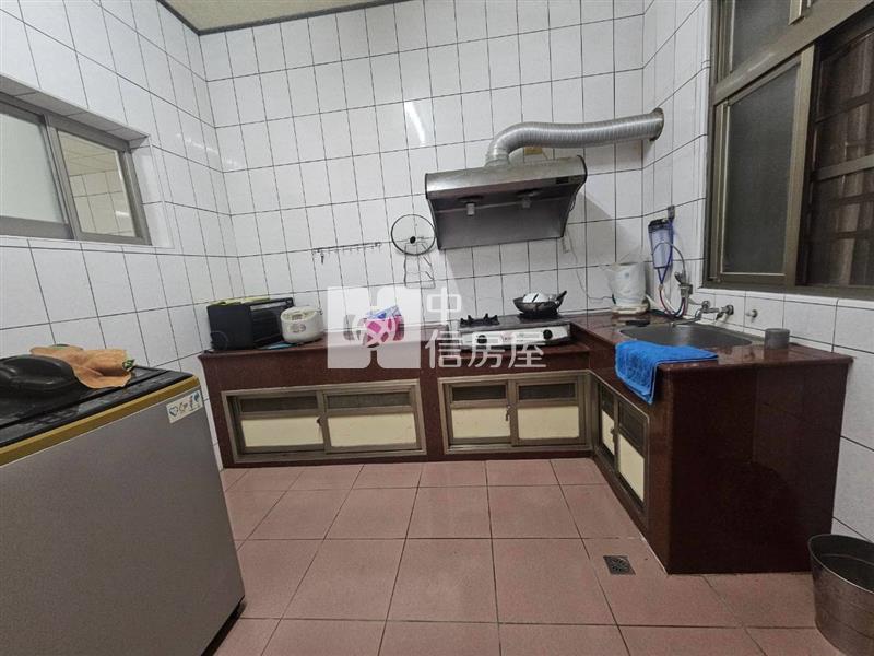 萬巒市區大路邊透天房屋室內格局與周邊環境