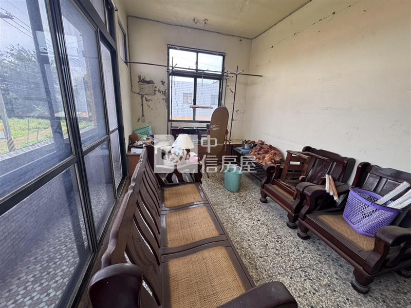 新社水井風景休閒農地附合法農舍房屋室內格局與周邊環境