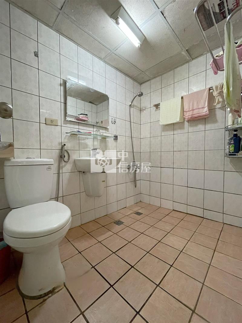 市區三房華廈房屋室內格局與周邊環境