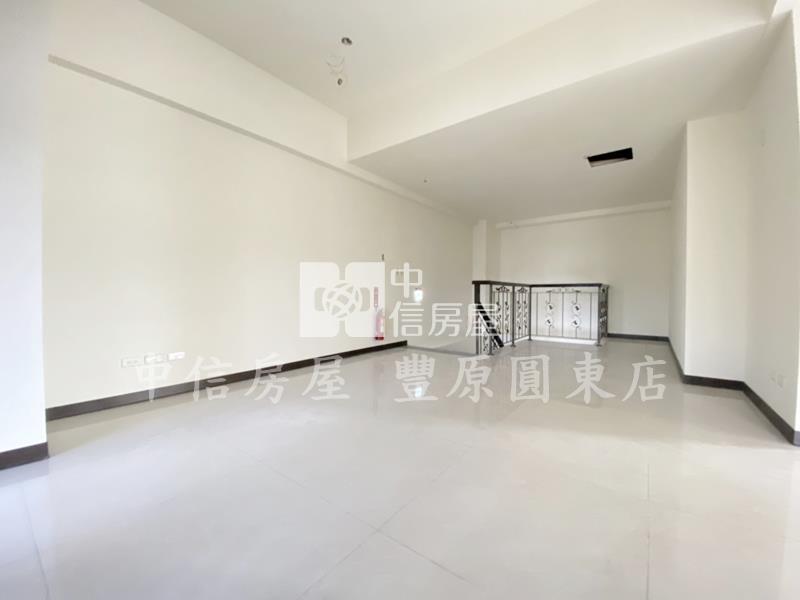 18米路4年新樓店房屋室內格局與周邊環境