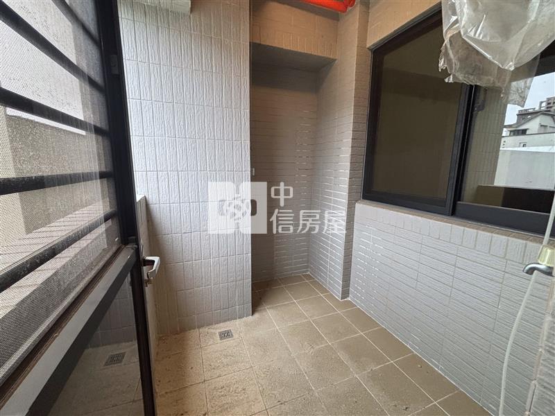 蓮潭國小三房平車房屋室內格局與周邊環境